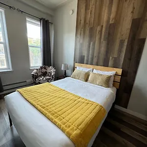 ** Hotel Commercial Canada
